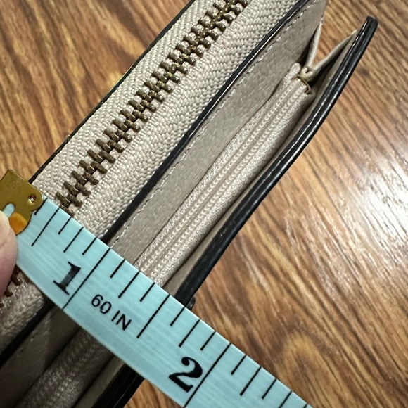 EUC Kate Spade Wristlet - Picture 9 of 9